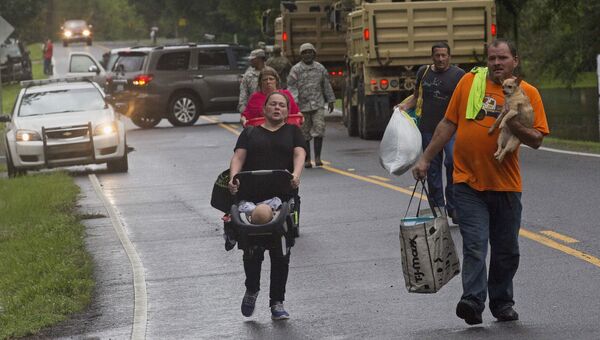 Эвакуация жителей из зоны бедствия в штате Луизиана, США. Архивное фото