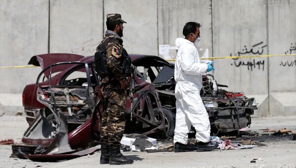 На месте взрыва у посольства США в Кабуле, Афганистан. 15 августа 2016