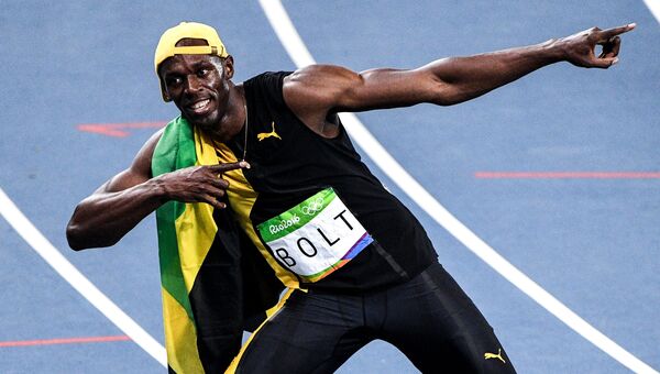 Усэйн Болт (Ямайка) после финиша в финальном забеге на 100 м во время соревнований среди мужчин по легкой атлетике на XXXI летних Олимпийских играх. 14августа 2016