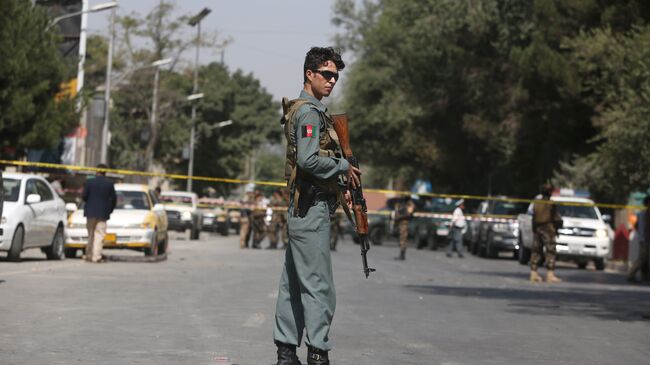 На месте взрыва у посольства США в Кабуле, Афганистан