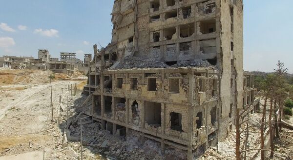 Разрушенное здание в квартале Бани-Зейд на севере Алеппо