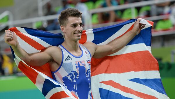 Британский гимнаст Макс Уитлок на церемонии награждения XXXI летних Олимпийских игр