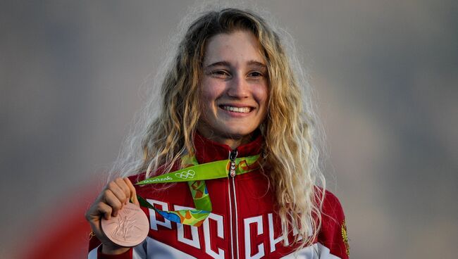 Стефания Елфутина, завоевавшая бронзовую медаль в гонке класса RS:X на XXXI летних Олимпийских играх