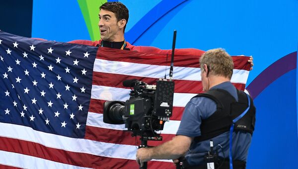 Майкл Фелпс (США), завоевавший золотую медаль на соревнованиях по плаванию в комбинированной эстафете 4х100 м на XXXI летних Олимпийских играх