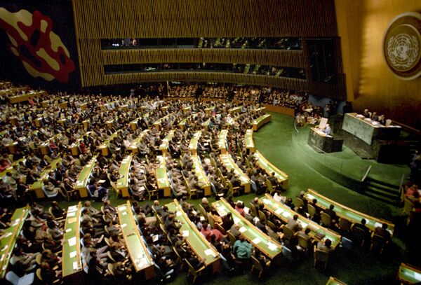 Генеральный секретарь ЦК КПСС, Председатель Президиума Верховного Совета СССР Михаил Сергеевич Горбачев выступает на сессии Генеральной ассамблеи ООН