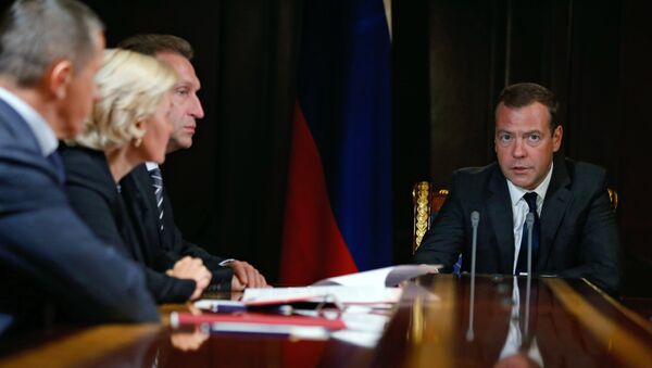 Председатель правительства РФ Дмитрий Медведев проводит совещание с вице-премьерами правительства РФ в резиденции Горки. 15 августа 2016