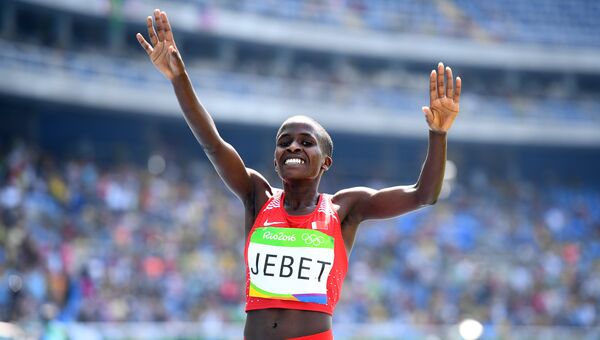 Бегунья из Бахрейна Рут Джебет финиширует на дистанции 3000 метров с препятствиями на Олимпиаде в Рио-де-Жанейро. 15 августа 2016