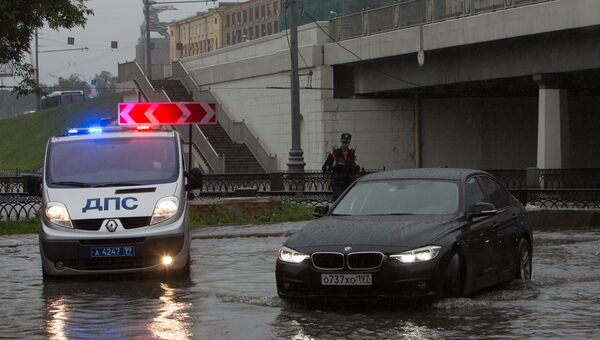 В Москве из-за разлива реки Яузы перекрыто автомобильное движение