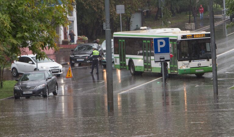 В Москве из-за разлива реки Яузы перекрыто автомобильное движение В Москве из-за разлива реки Яузы перекрыто автомобильное движение