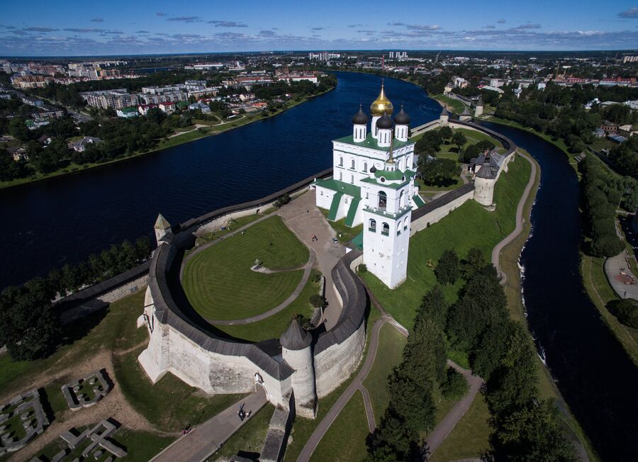 Псковский кремль и Свято-Троицкий кафедральный собор в Пскове