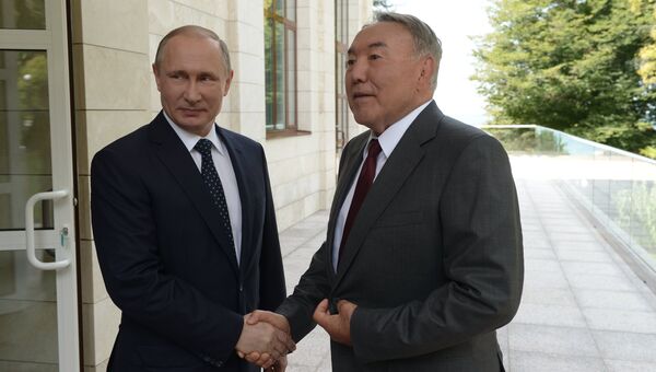 Президент России Владимир Путин и президент Казахстана Нурсултан Назарбае. Архивное фото
