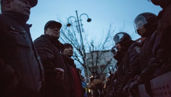 Митингующие блокируют подходы к администрации президента в Киеве
