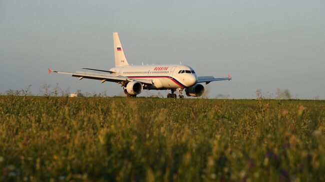 Самолет авиакомпании Россия. Архивное фото