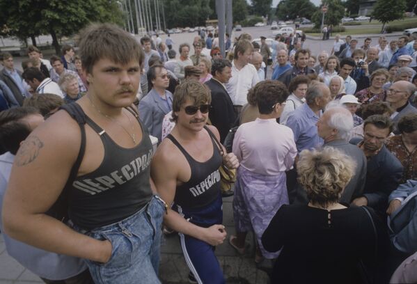 Участники антифашистского митинга в Таллине. 1990 год