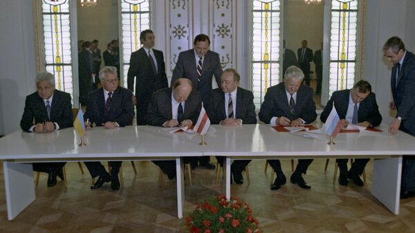 Подписание Беловежских соглашений в Белоруссии. 8 декабря 1991 года 