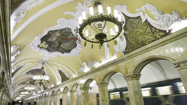 Станция Комсомольская Кольцевой линии Московского метрополитена. Архивное фото