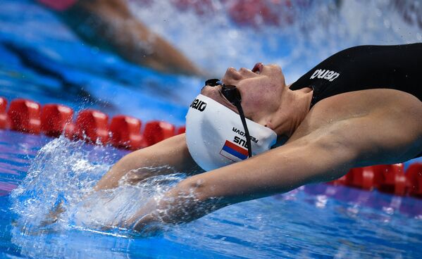 Анастасия Фесикова (Россия) в финальном заплыве комбинированной эстафеты 4х100 м во время соревнований по плаванию среди женщин на XXXI летних Олимпийских играх