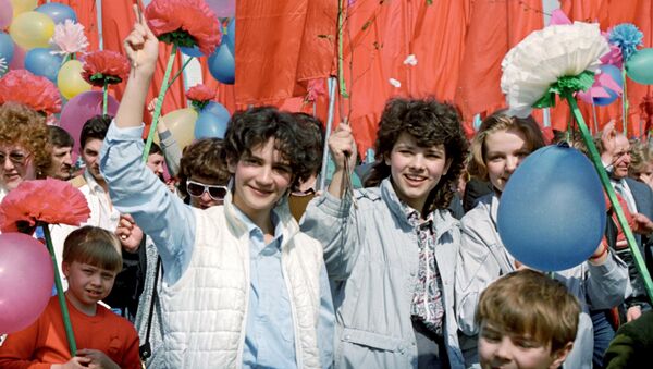 Участники первомайской демонстрации на Красной площади. 1987 год
