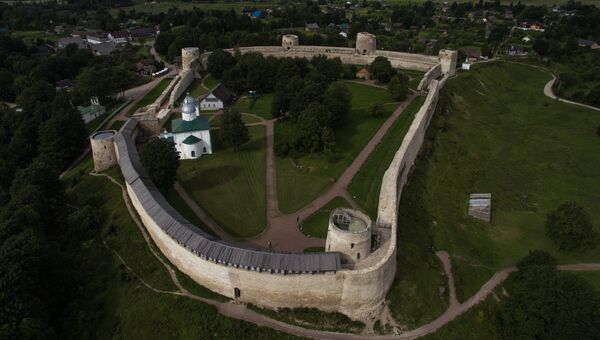 Изборская крепость и Никольский собор в Изборске Псковской области