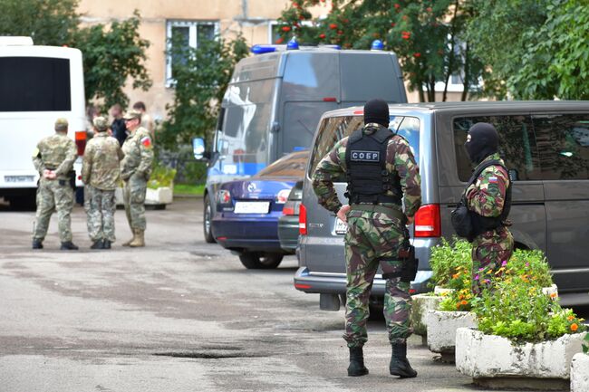 Опубликовано видео с места спецоперации по задержанию боевиков в Петербурге