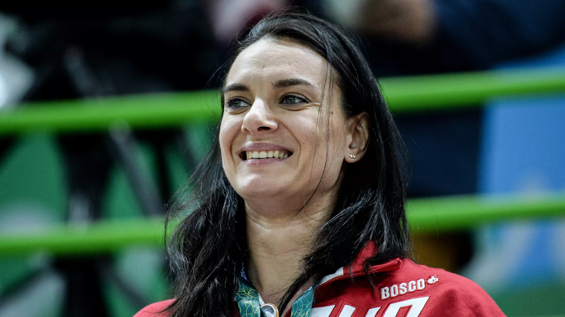 Елена Исинбаева во время матча 1/4 финала по гандболу между сборными России и Анголы на XXXI летних Олимпийских играх - РИА Новости, 1920, 22.08.2023