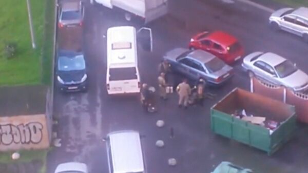Кадры с места задержания предполагаемых боевиков в Санкт-Петербурге Кадры с места задержания предполагаемых боевиков в Санкт-Петербурге