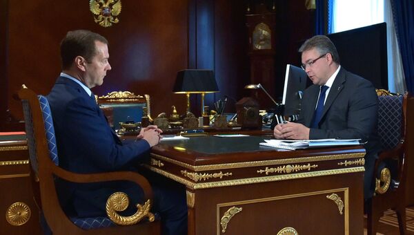 Премьер-министр РФ Д. Медведев встретился с губернатором Ставропольского края В. Владимировым