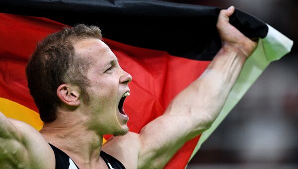 Фабиан Хамбюхен (Германия), завоевавший золотую медаль в упражнениях на перекладине на XXXI летних Олимпийских играх