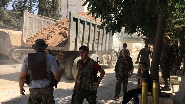 Сирийская армия при штурме военных училищ на юго-западе Алеппо