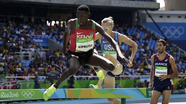 Кенийский бегун на средние дистанции Консеслус Кипруто принимает участие в соревнованиях во время Олимпийских игр в Рио-де-Жанейро. 17 августа 2016