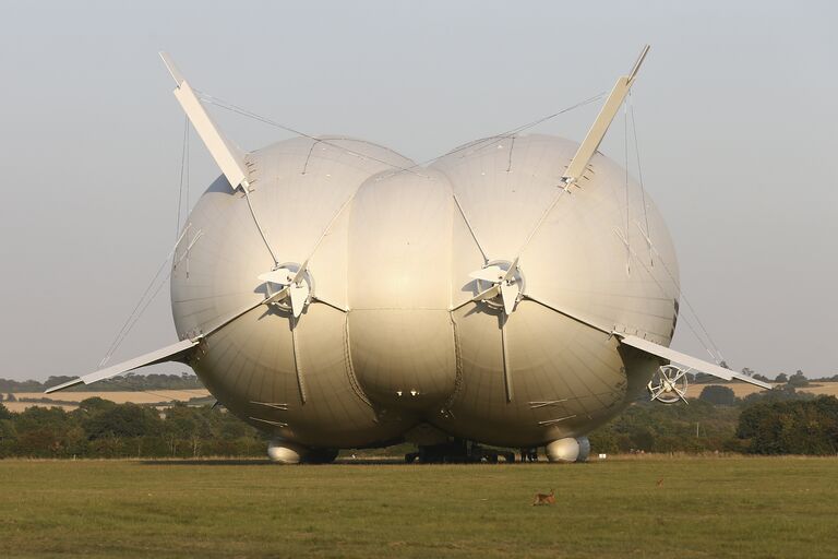 Запуск воздушного судна Airlander 10 на аэродроме в Великобритании