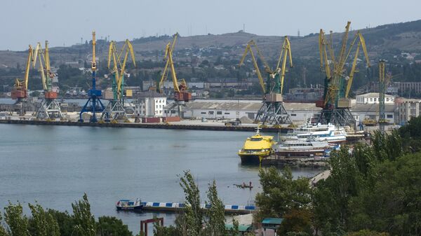 Вид на Феодосийский торговый порт. Архивное фото