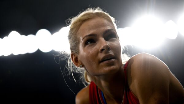 Дарья Клишина во время финальных соревнований по прыжкам в длину на XXXI летних Олимпийских играх