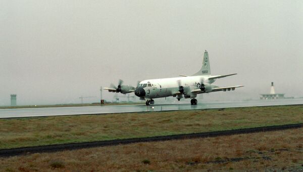 Самолет американсих ВВС P-3 Orion, способный нести ядерное вооружение, на авиабазе Кефлавик, Исландия. Архивное фото