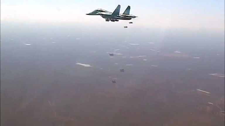Авиаудары бомбардировщиков Су-34 ВКС РФ с авиабазы Хамадан по объектам ИГ в Сирии Авиаудары бомбардировщиков Су-34 ВКС РФ с авиабазы Хамадан по объектам ИГ в Сирии
