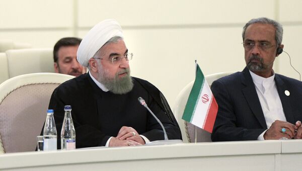 Президент Исламской Республики Иран Хасан Рухани (слева)
