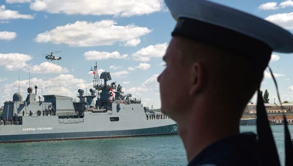 Сторожевой корабль Адмирал Григорович входит в Севастопольскую бухту. Архивное фото
