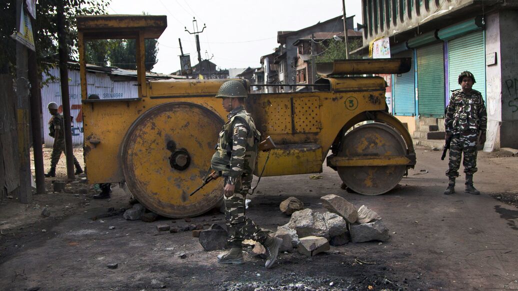 © AP Photo / Dar Yasin<br>Индийские военные в Кашмире. Архивное фото
