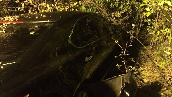 На месте обнаружения автомобиля Lexus на севере Москвы, в котором находится тело мужчины