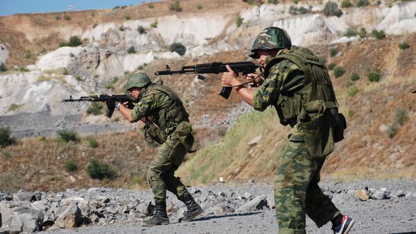 Бойцы спецподразделения народной милиции ДНР во время учений в Донецкой области