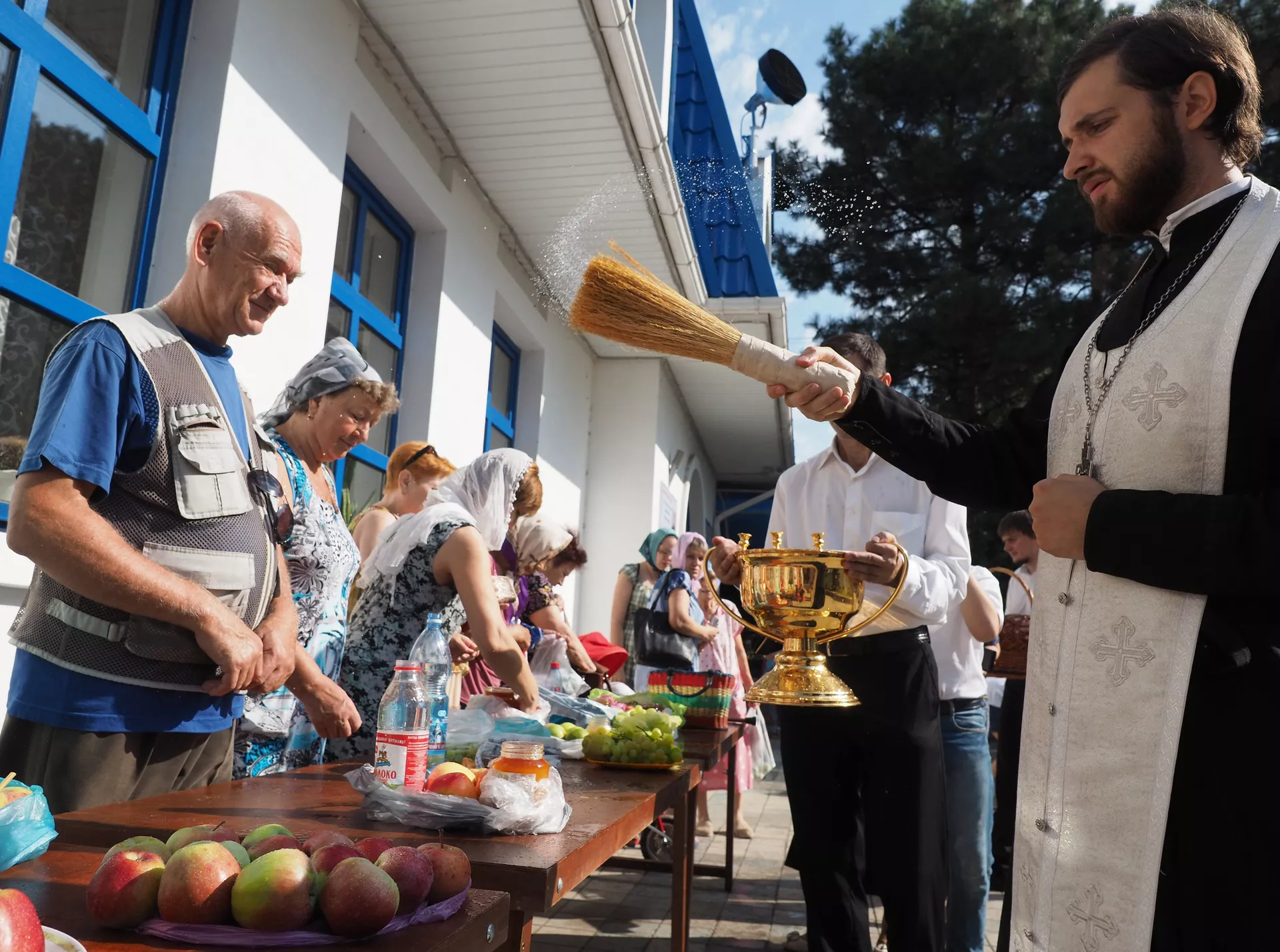 Прихожане Храма Пресвятой Богородицы Целительница в Краснодаре во время праздника Преображения Господня Прихожане Храма Пресвятой Богородицы Целительница в Краснодаре во время праздника Преображения Господня - РИА Новости, 1920, 17.08.2023