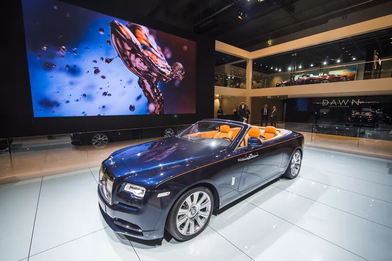 Автомобиль Rolls-Royce Dawn Автомобиль Rolls-Royce Dawn