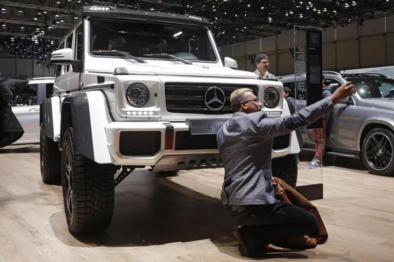 Автомобиль Mercedes-Benz G500 4x4 Автомобиль Mercedes-Benz G500 4x4