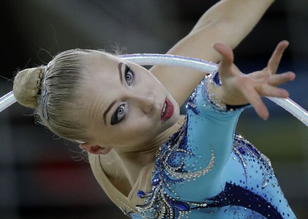 Ксения Мустафаева (Франция) выступает в финале индивидуального многоборья по художественной гимнастике на XXXI летних Олимпийских играх