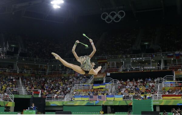 Марина Дурунда (Азербайджан) выступает в финале индивидуального многоборья по художественной гимнастике на XXXI летних Олимпийских играх