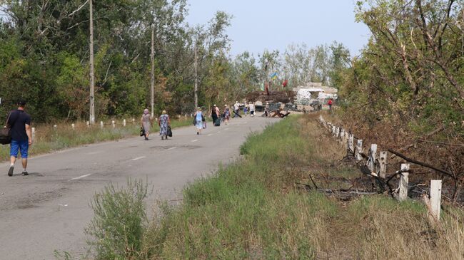 Саперы Народной милиции ЛНР на КПП Станица Луганская. Архивное фото