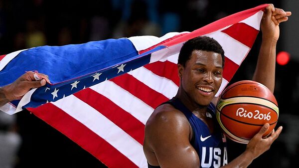 Игрок сборной США Кайл Лоури радуется победе в финале баскетбольного турнира на XXXI летних Олимпийских играх