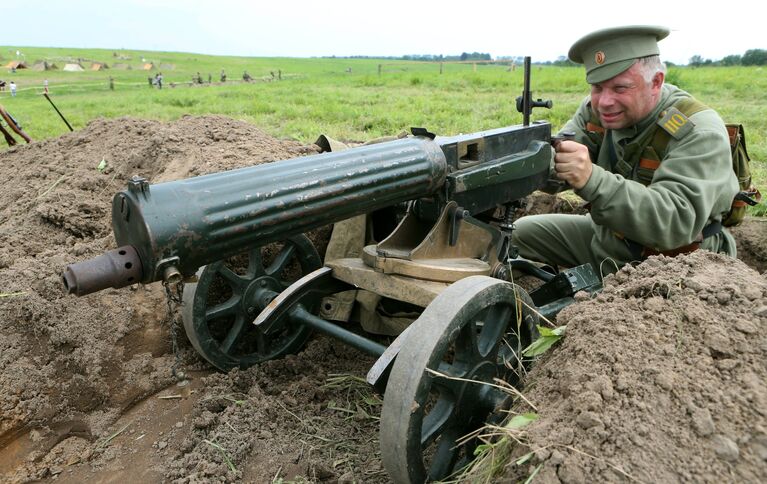 Участник военно-исторического фестиваля Гумбинненское сражение у поселка Лермонтово в Калининградской области