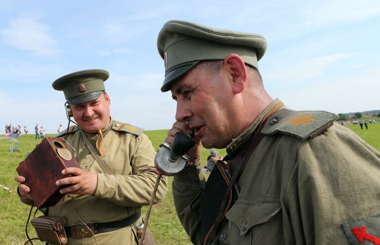 Участники военно-исторического фестиваля Гумбинненское сражение у поселка Лермонтово в Калининградской области