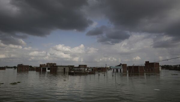 Затопленные дома в Аллахабаде, Индия